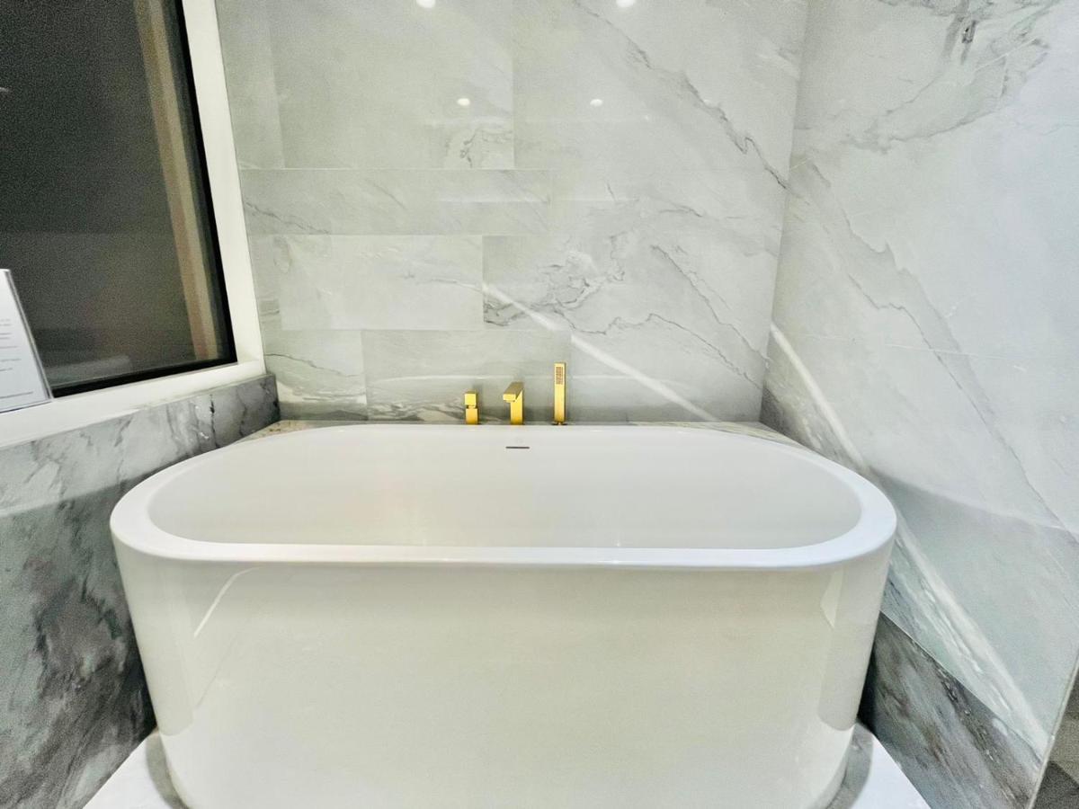 Five Palm Jumeirah - 2 Bedrooms & Maid Room In A Splendid Resort - Modernlux Dubai Bagian luar foto